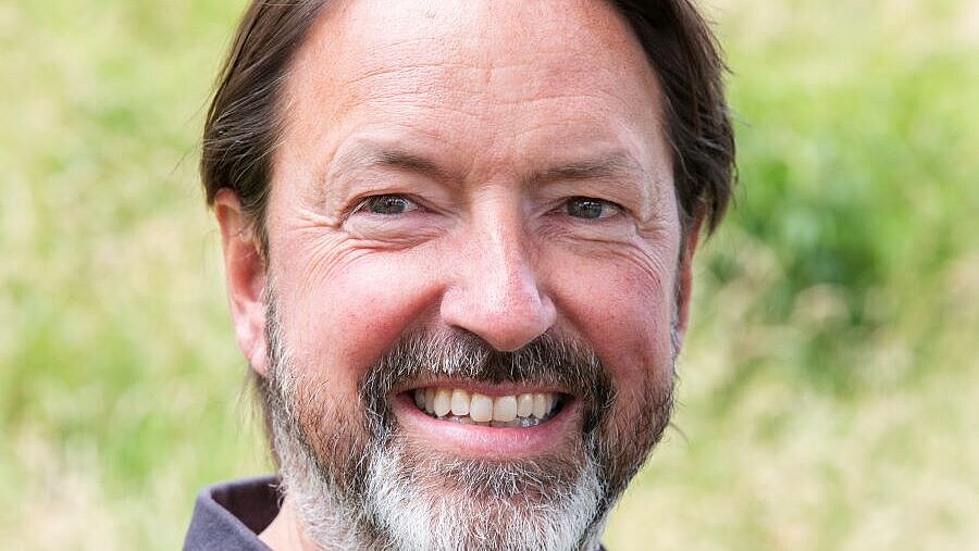 Portraitfoto von Gernot Neuwirth