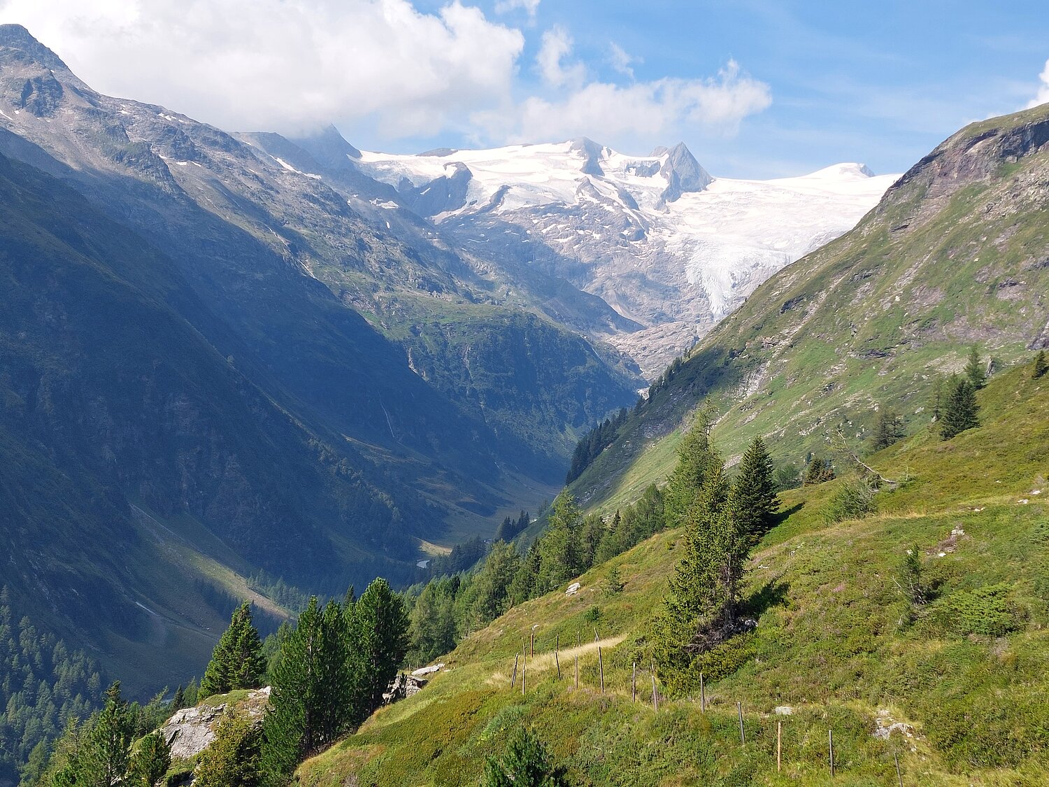 Alpine Landschaft bei Außergschlöss, Tauernbach in Osttirol.