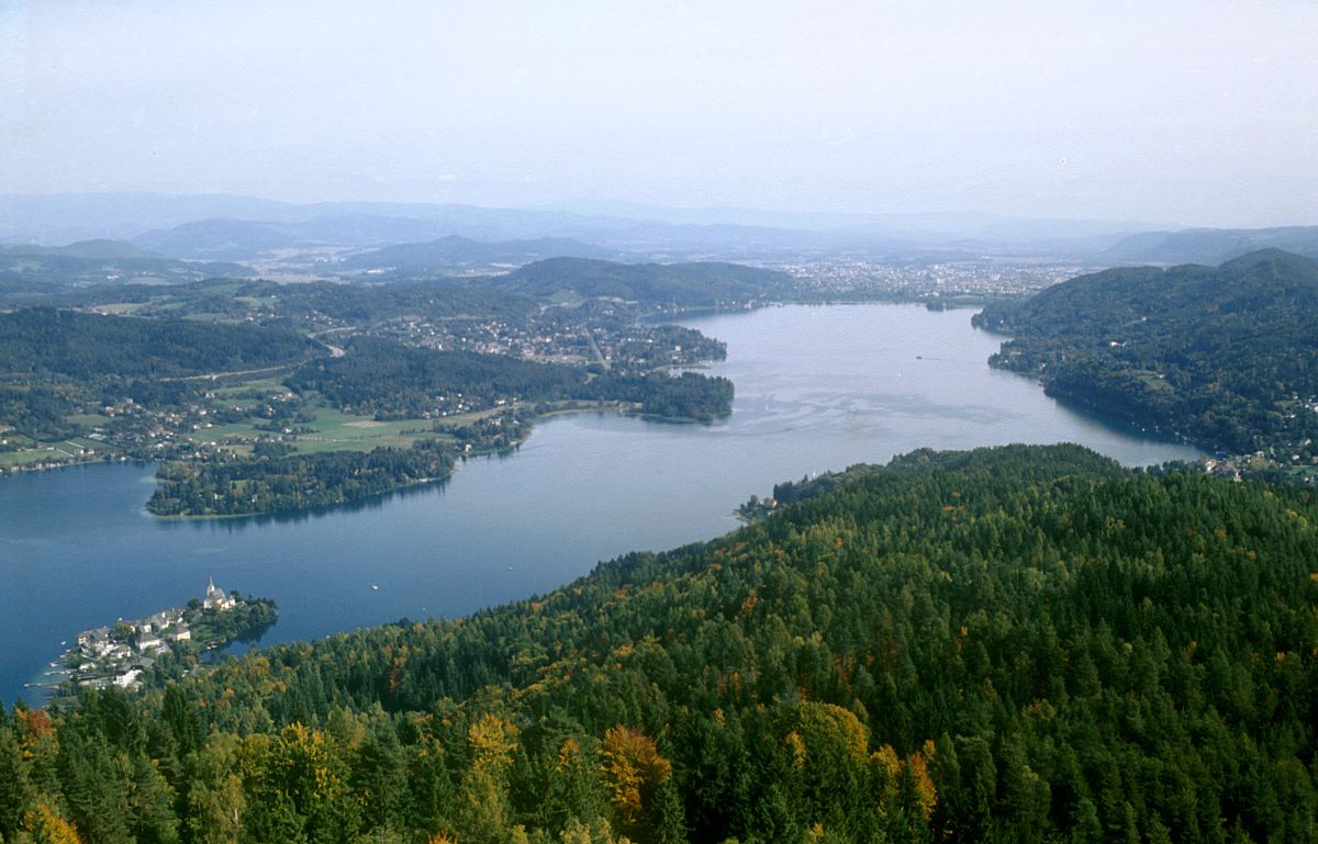 Blick vom Pyramidenkogel auf den Wörther See.