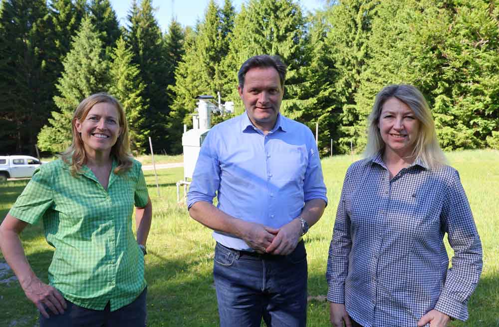 v.l.n.r.: H. Aichberger, N. Totschnig, V. Ehold Minister Totschnig und die Geschäftsführerinnen des Umweltbundesamt am Forschungsstandort